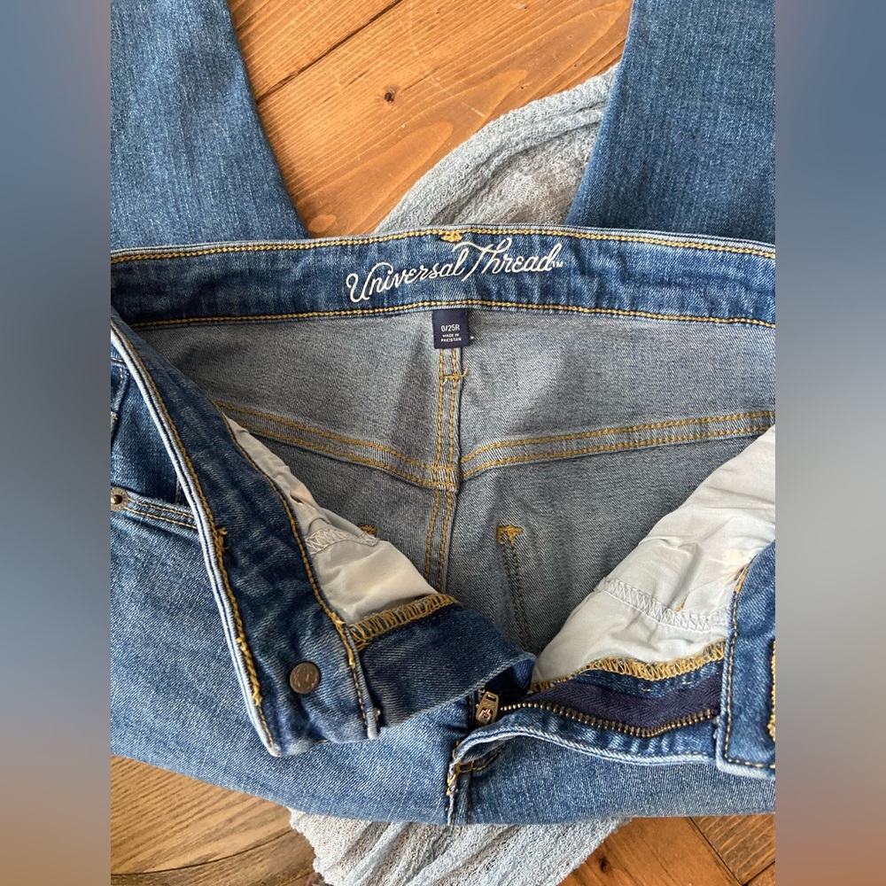 Universal Thread Jeans - Picture 3 of 3